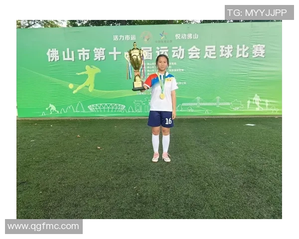 追逐梦想的绿茵场我心中的足球明星之路 追逐梦想的绿茵场我心中的足球明星之路